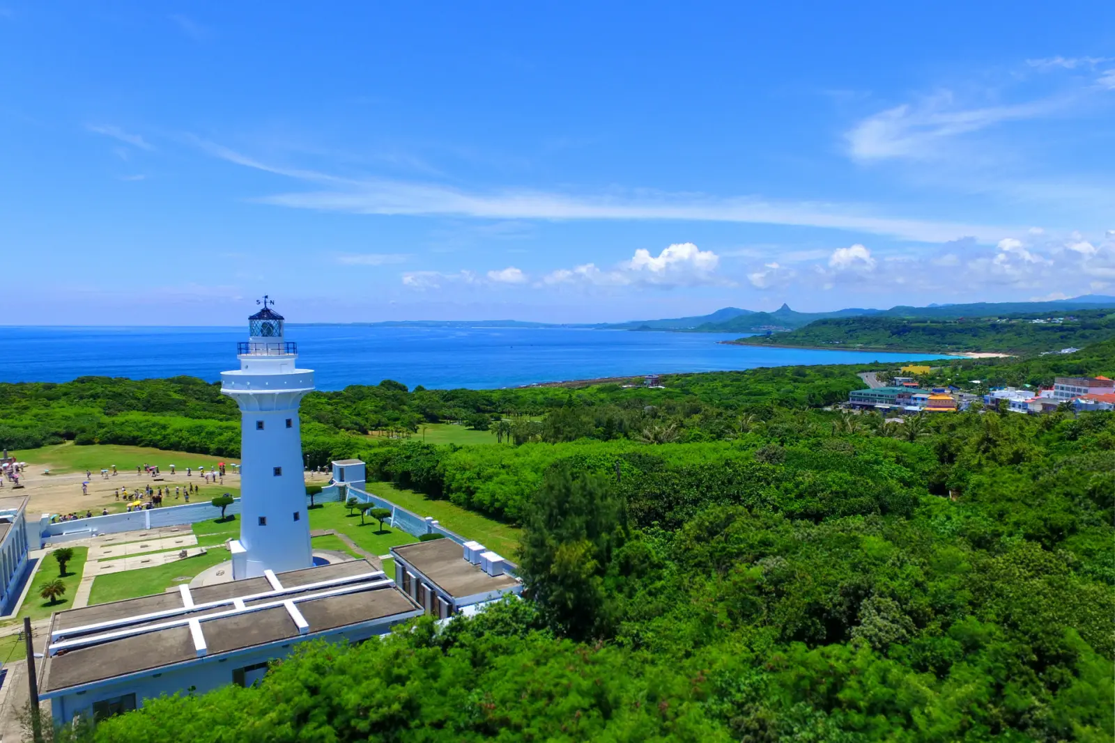 鵝鑾鼻燈塔與墾丁海岸景觀